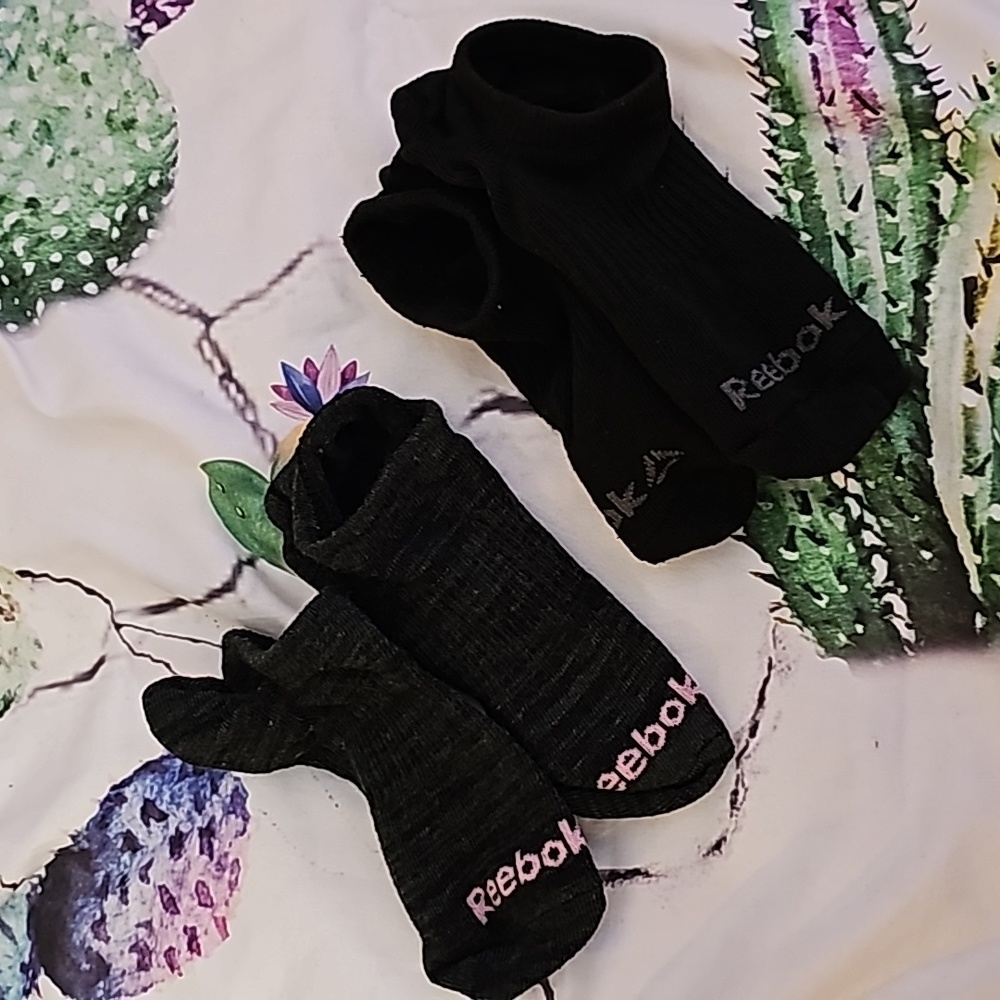 2 pair reebok low cut socks